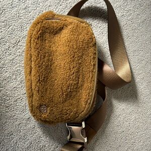 Used once! Everywhere Belt 1L Teddy Bear Fleece